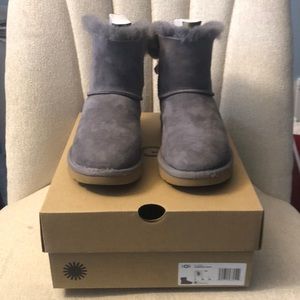 Ugg Woman’s Mini Bailey Bow II Size 5 in Shade Color - Like New - Hardly Worn
